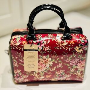 Handbag with Structured Shape and Elegant Design